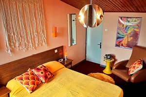 Chambre ESCAPE ROOM 70's